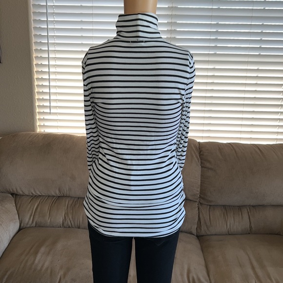 Splendid | NWT Black & White Long Sleeve Turtle Neck Small - Picture 3 of 4